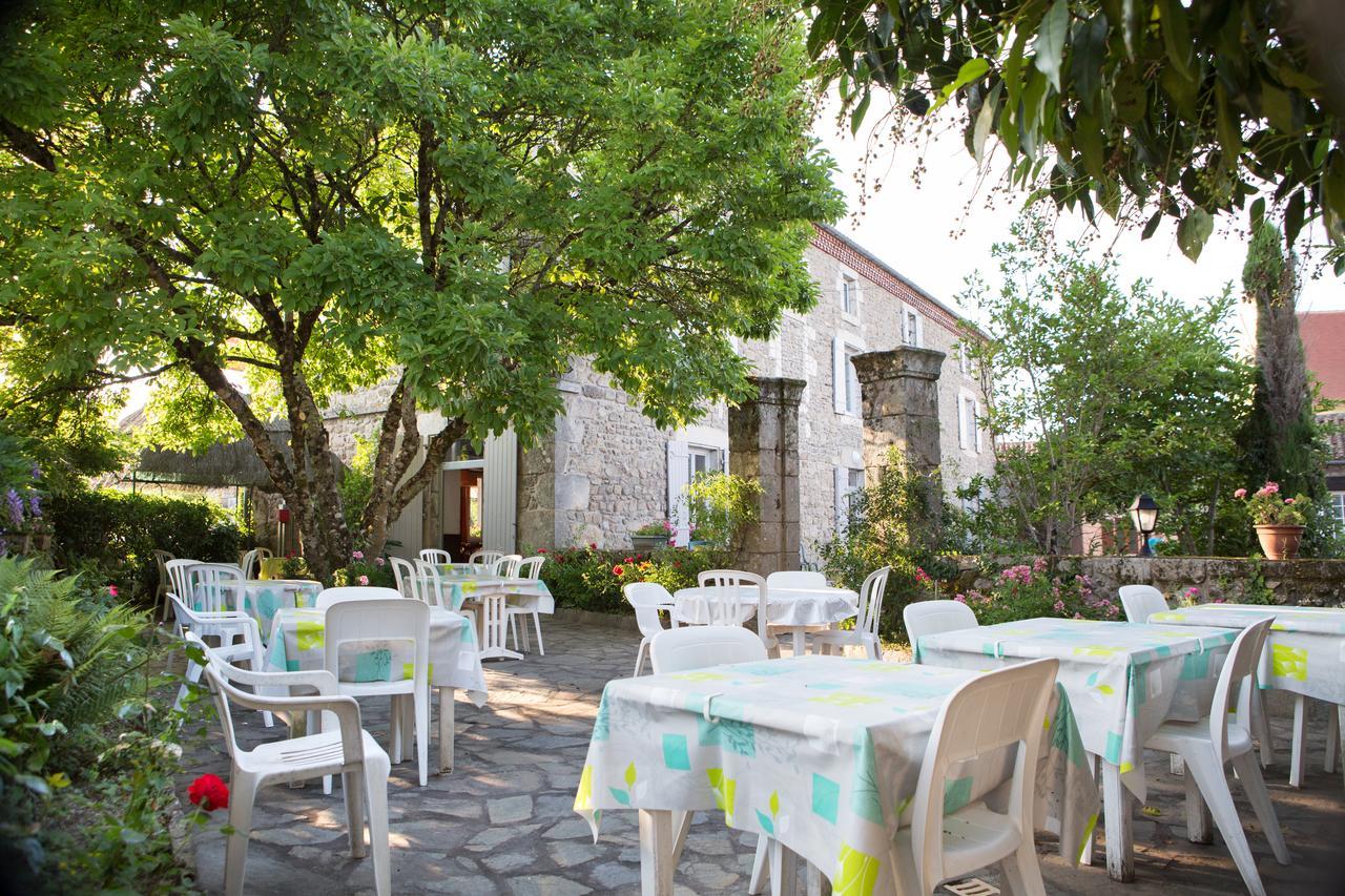 Hotel Restaurant Le Sully Saint-Saud-Lacoussière Kültér fotó